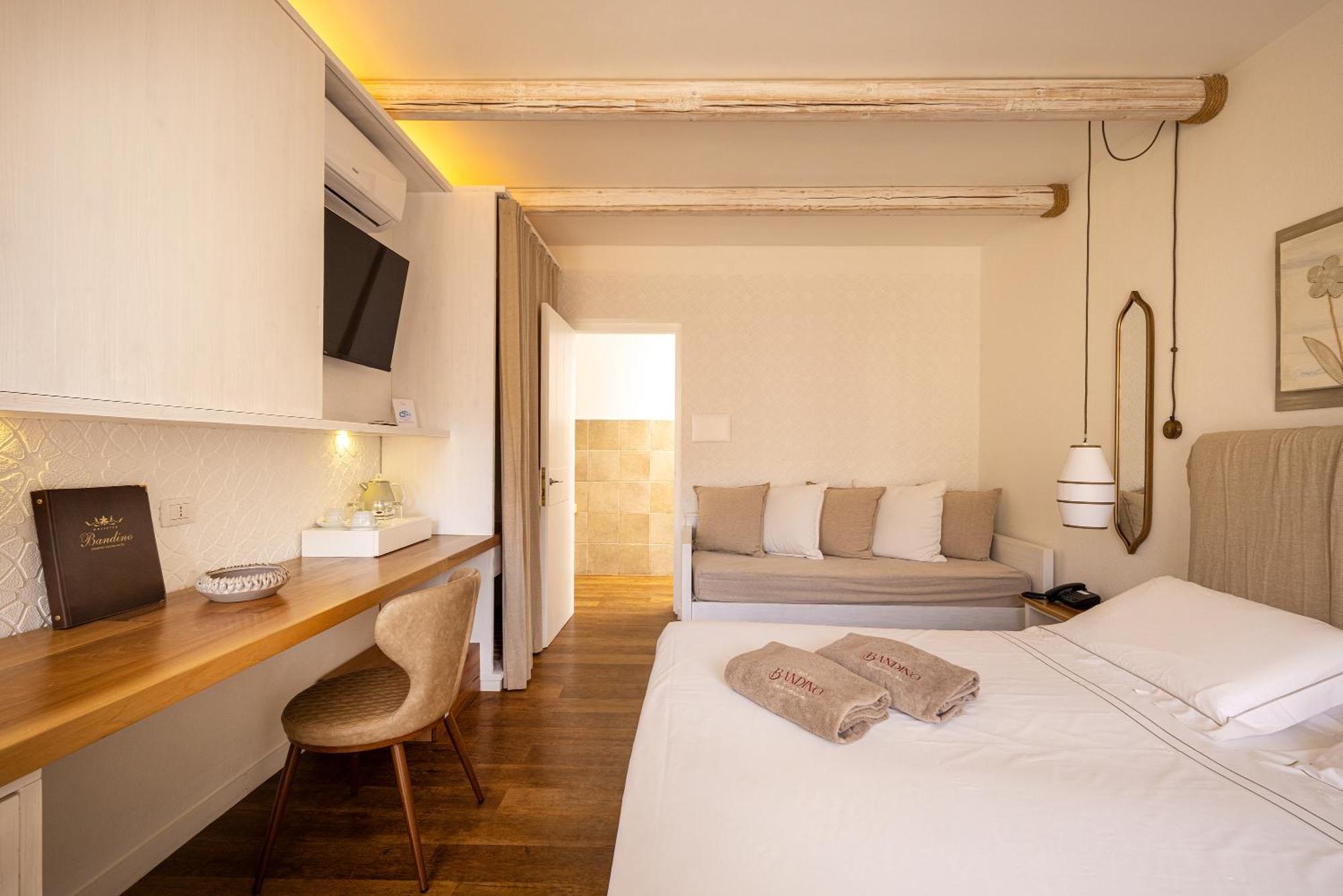 Large Double Room,1543741414:JPEG